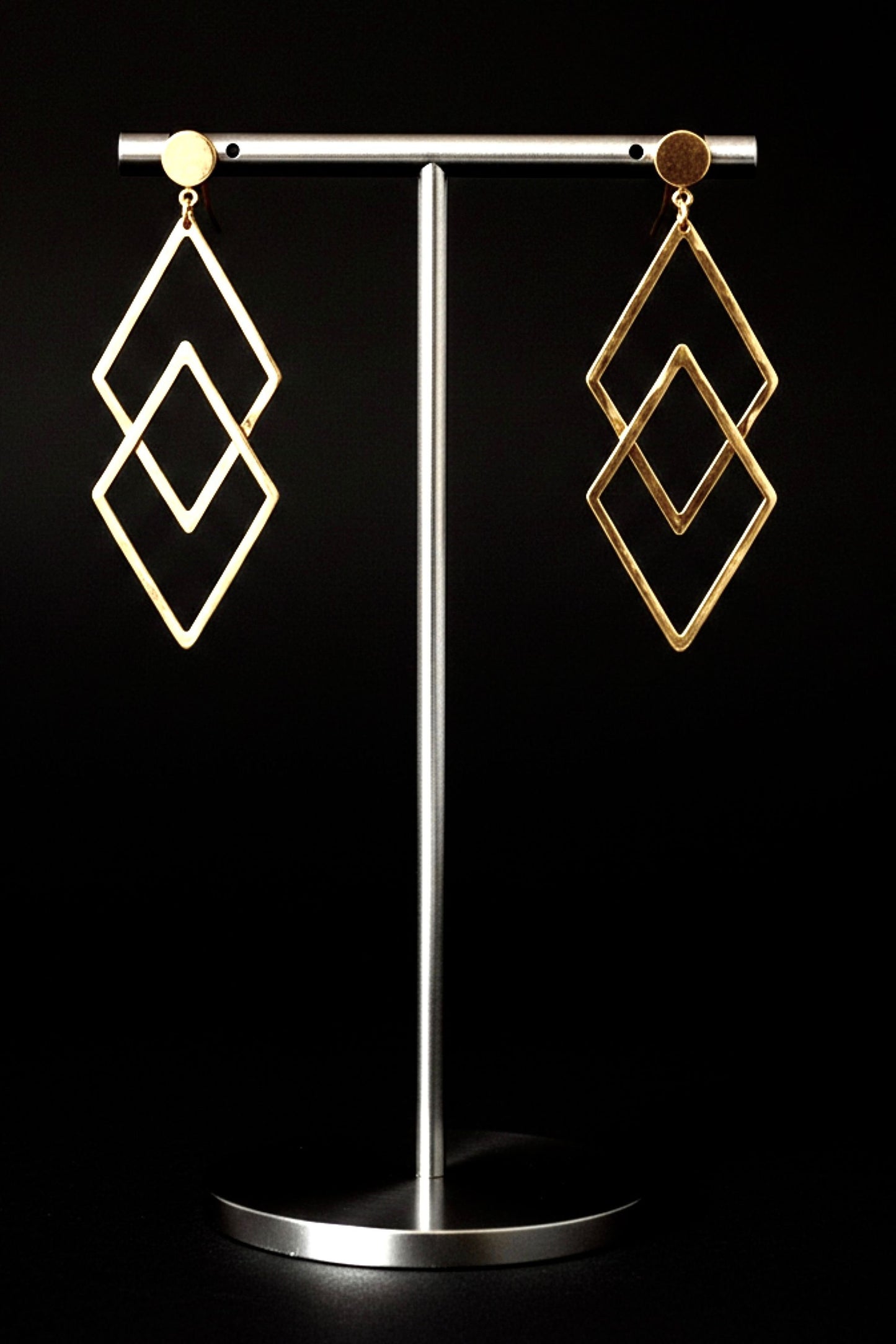 Boucles d’oreilles KONA – Bijoux artisanaux femme en laiton doré faits main – REMBO by ARIA