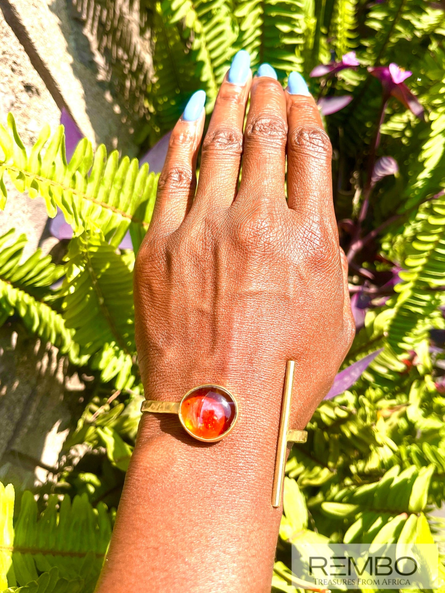 Akinyi - Bracelet en Verre et Laiton Kenyan