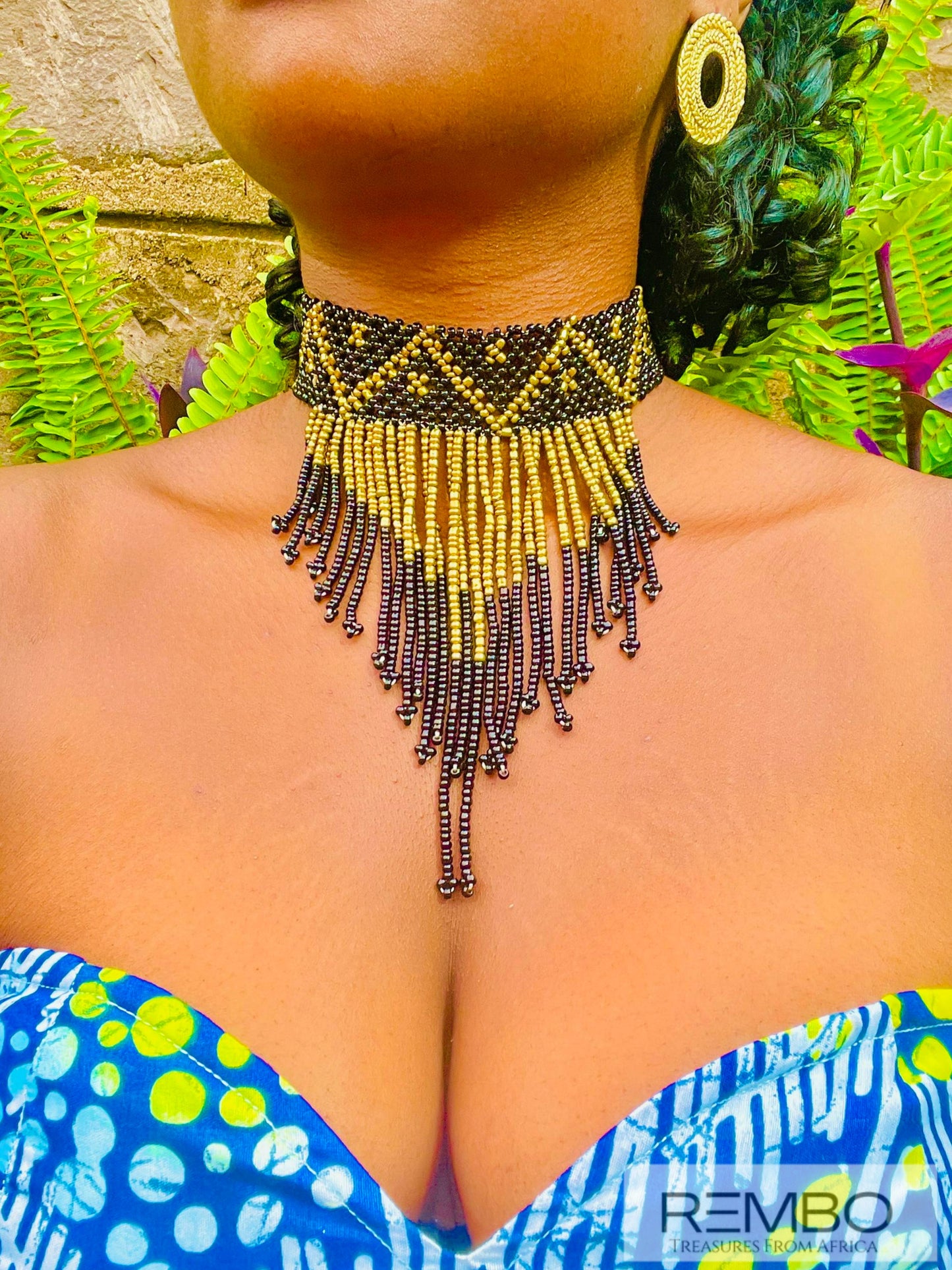 Nashipai - Collier Ras le Cou Mi-Long en Perles Maasai Nashipai