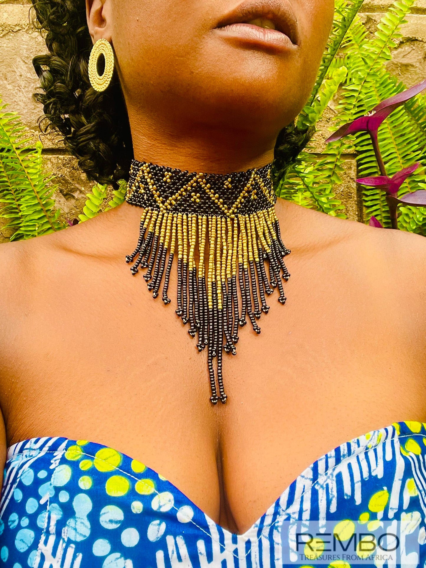 Nashipai - Collier Ras le Cou Mi-Long en Perles Maasai Nashipai