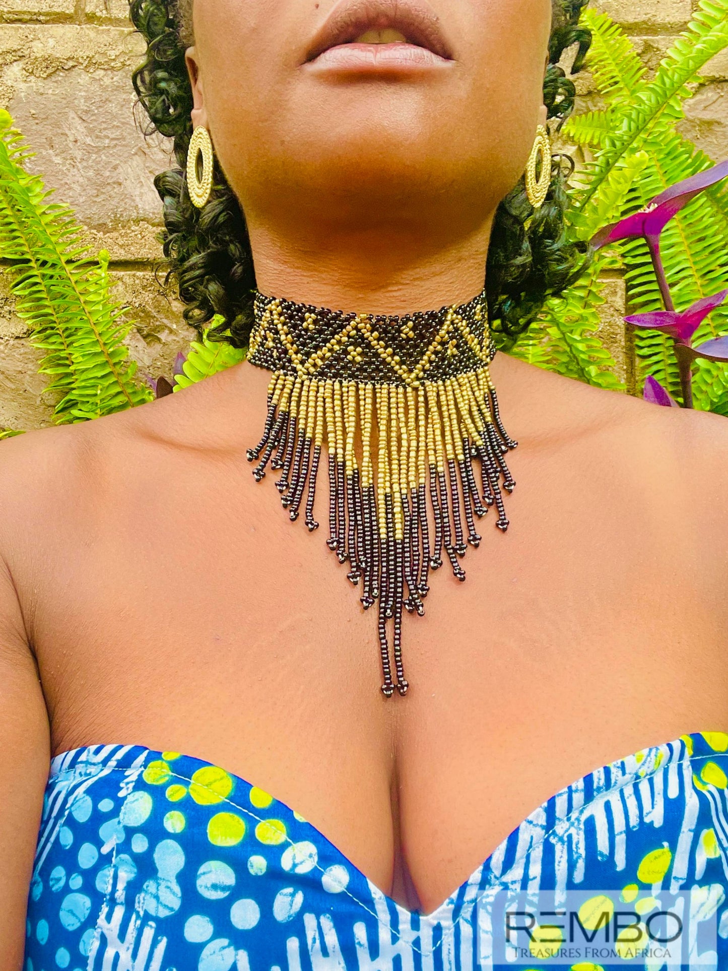 Nashipai - Collier Ras le Cou Mi-Long en Perles Maasai Nashipai