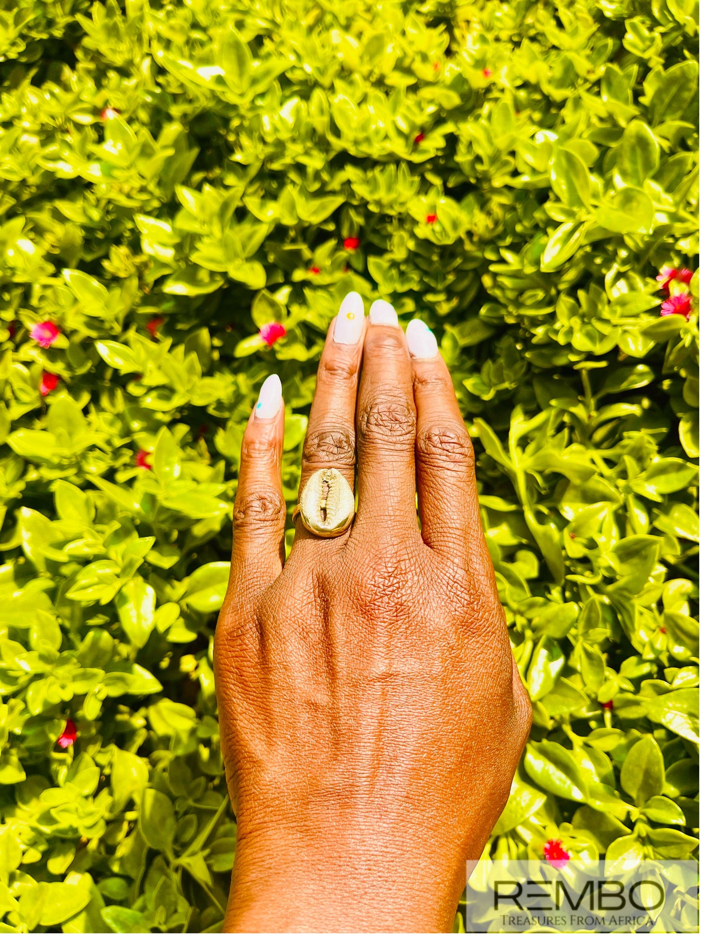 Caurius - Bague Coquillage en Laiton Doré Artisanale du Kenya - REMBO