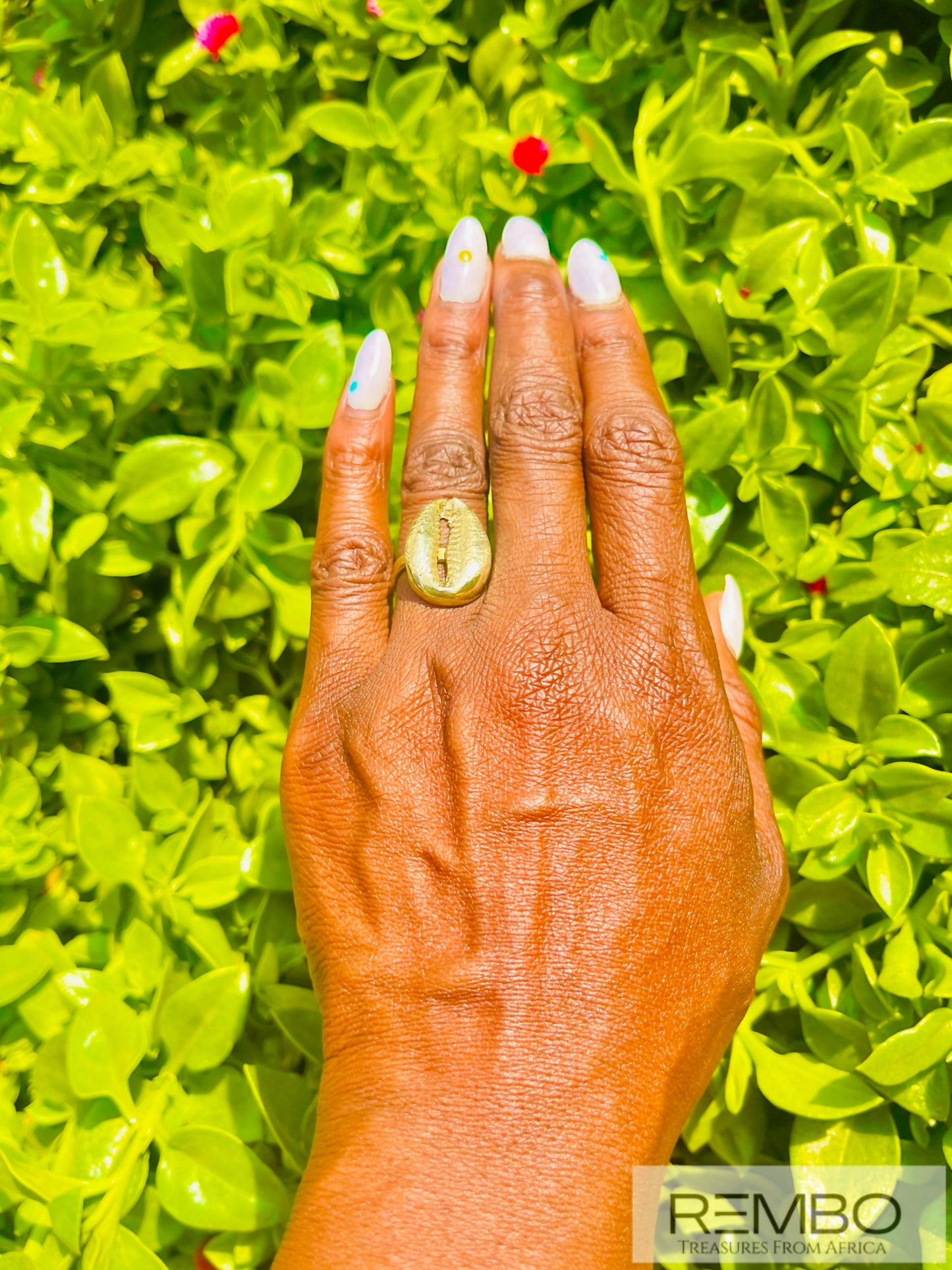 Caurius - Bague Coquillage en Laiton Doré Artisanale du Kenya - REMBO