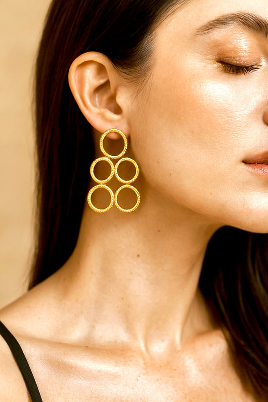 Boucle d’oreille LUMI — 5 Cercles Martelés en Forme Pyramidale