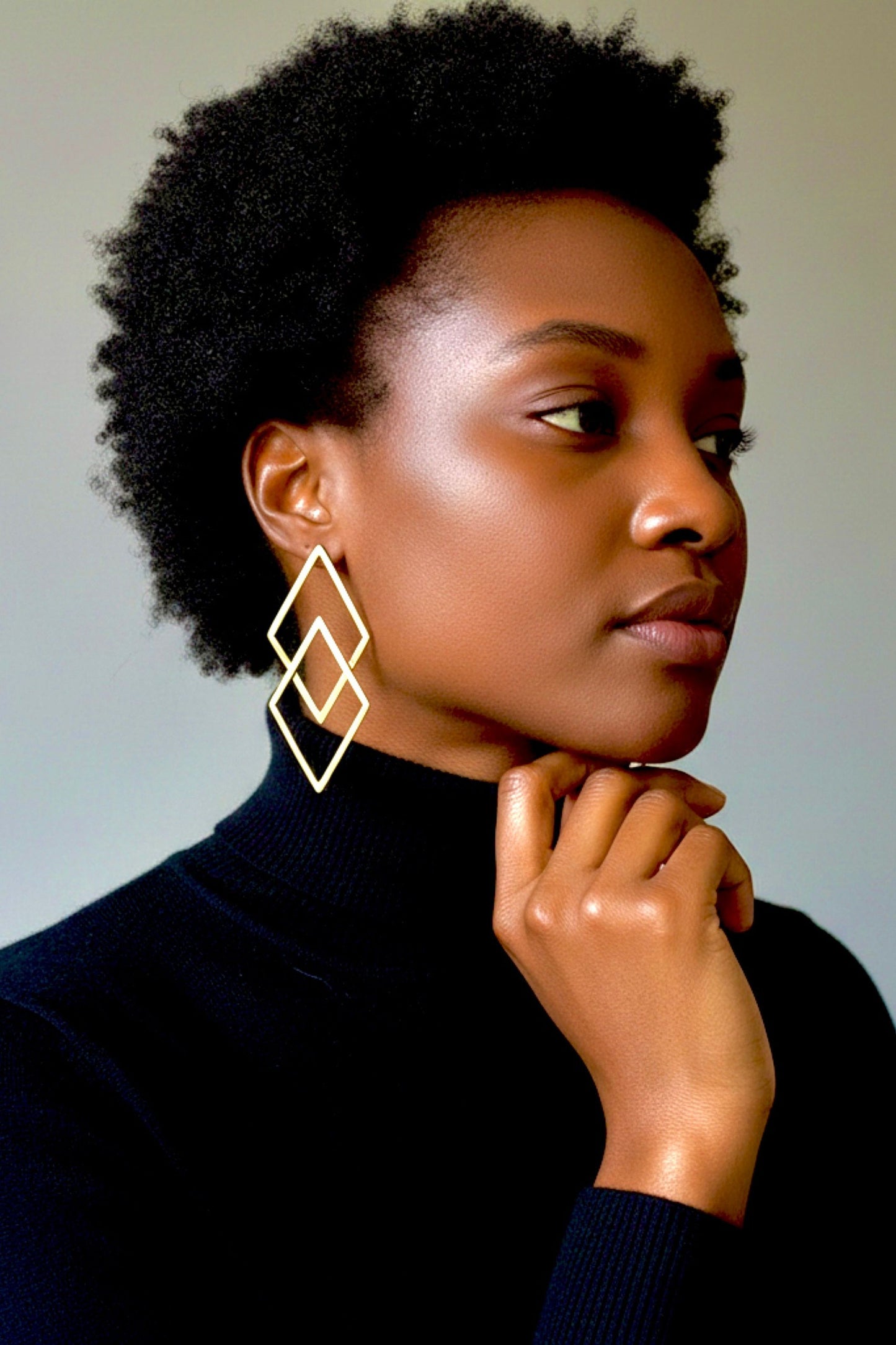 Boucles d’oreilles KONA –  Bijoux artisanaux femme en laiton doré faits main – REMBO by ARIA