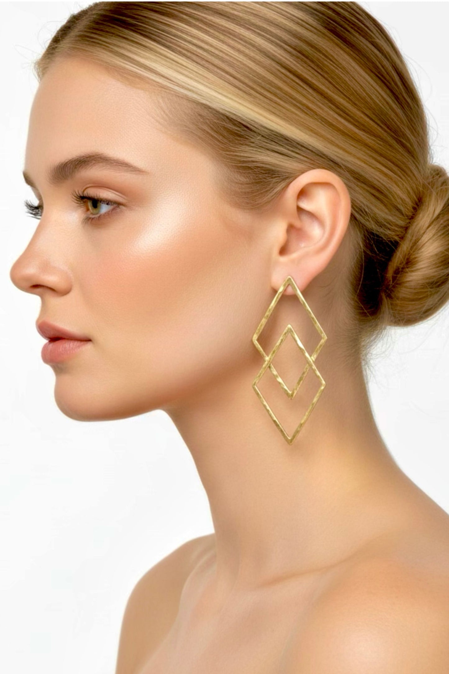 Boucles d’oreilles KONA –  Bijoux artisanaux femme en laiton doré faits main – REMBO by ARIA