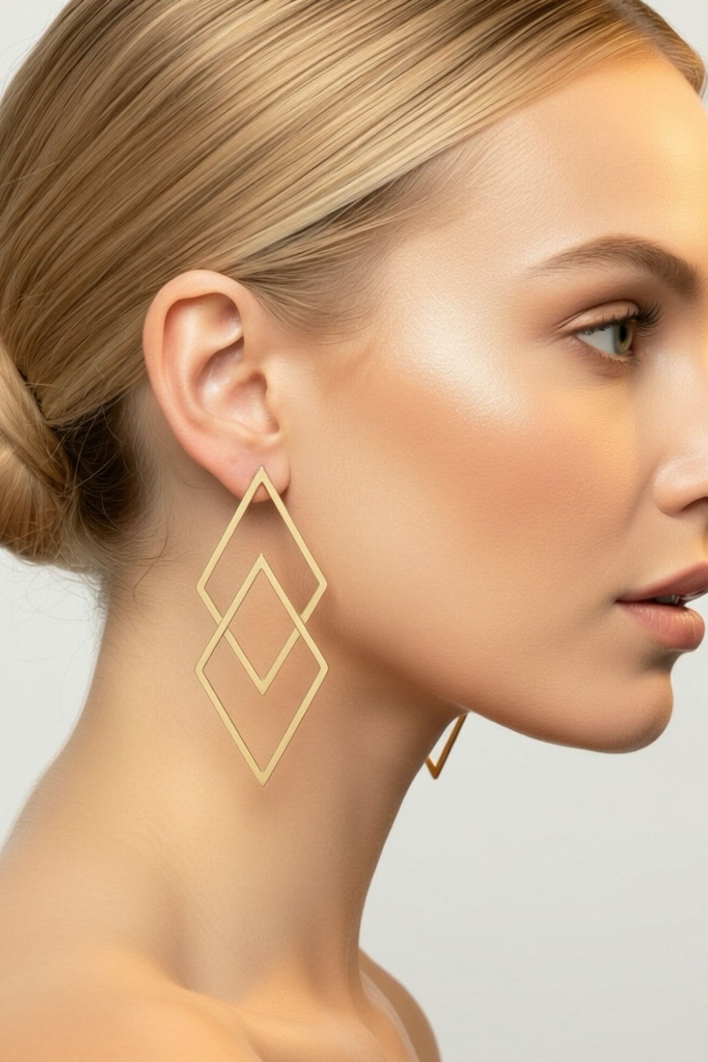 Boucles d’oreilles KONA –  Bijoux artisanaux femme en laiton doré faits main – REMBO by ARIA