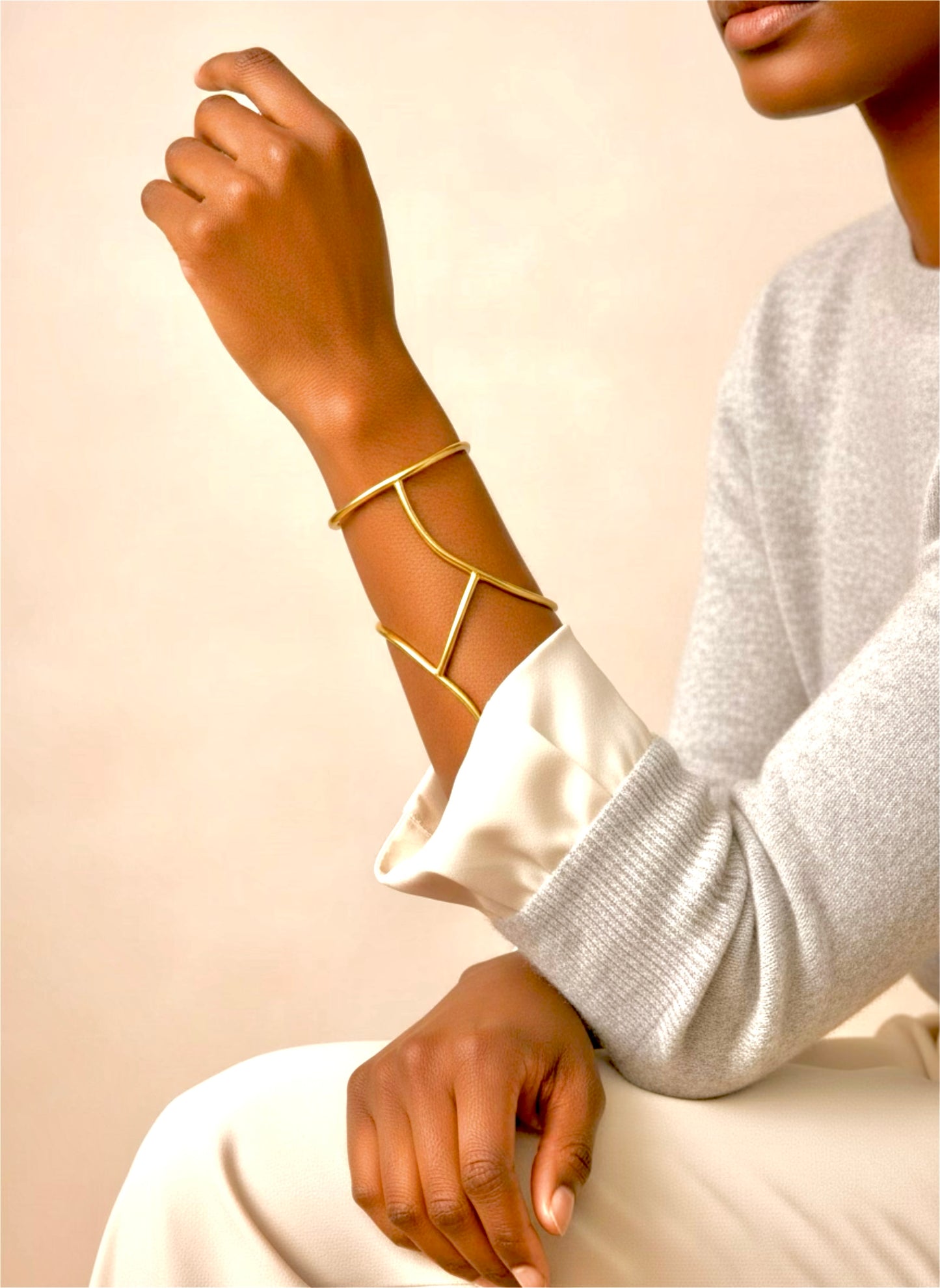 Bracelet DUNIA – Manchette ajourée en laiton doré | REMBO by Aria