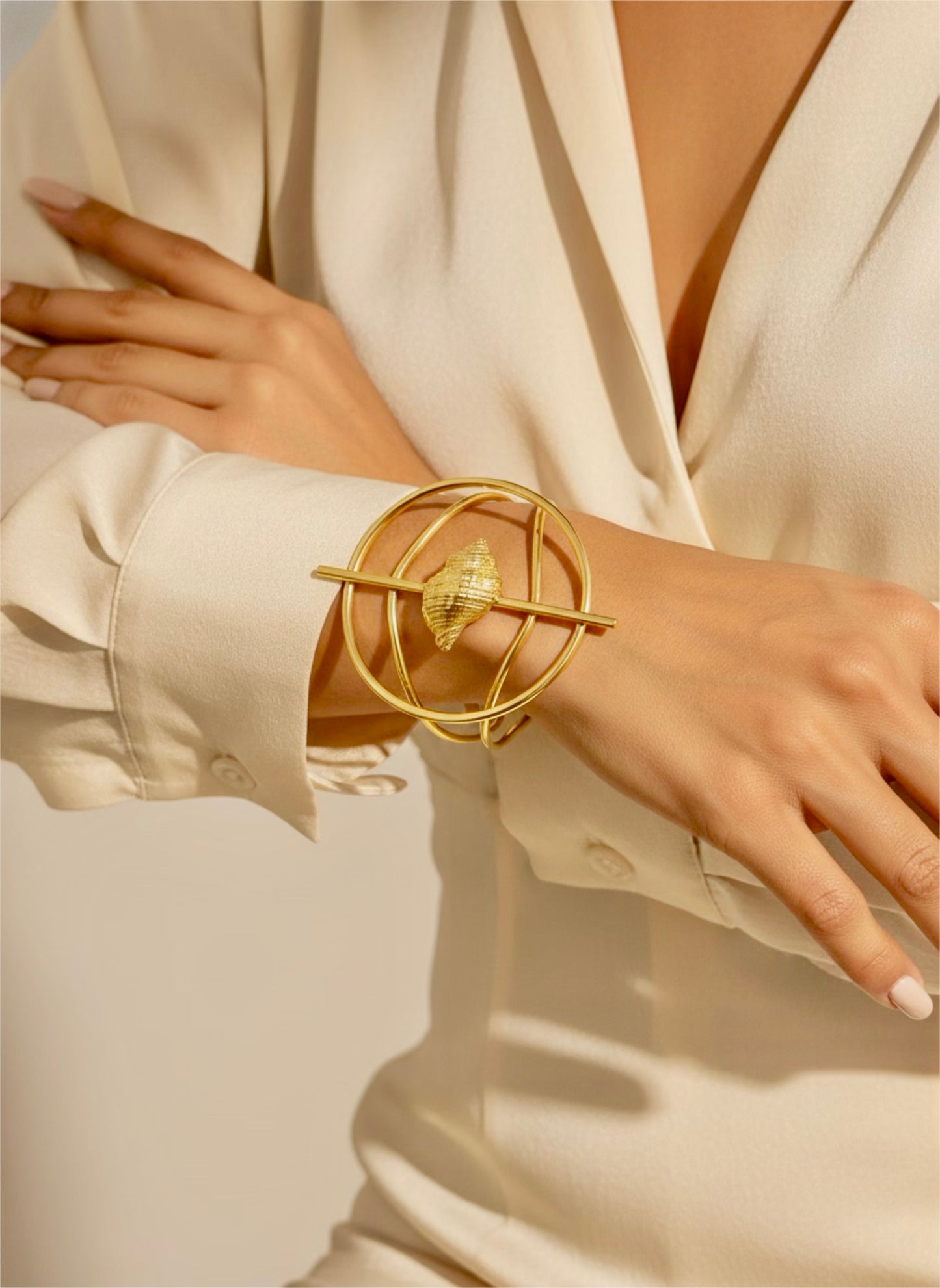 Bracelet ORA – Bijou artisanal en bronze doré | Bracelet de créateur éthique REMBO