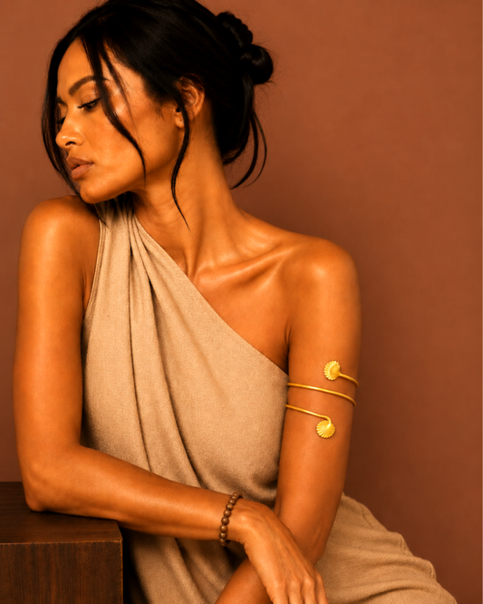 Bracelet de bras NAÏA – Bracelet de bras coquillage en bronze doré à l'or | REMBO by Aria