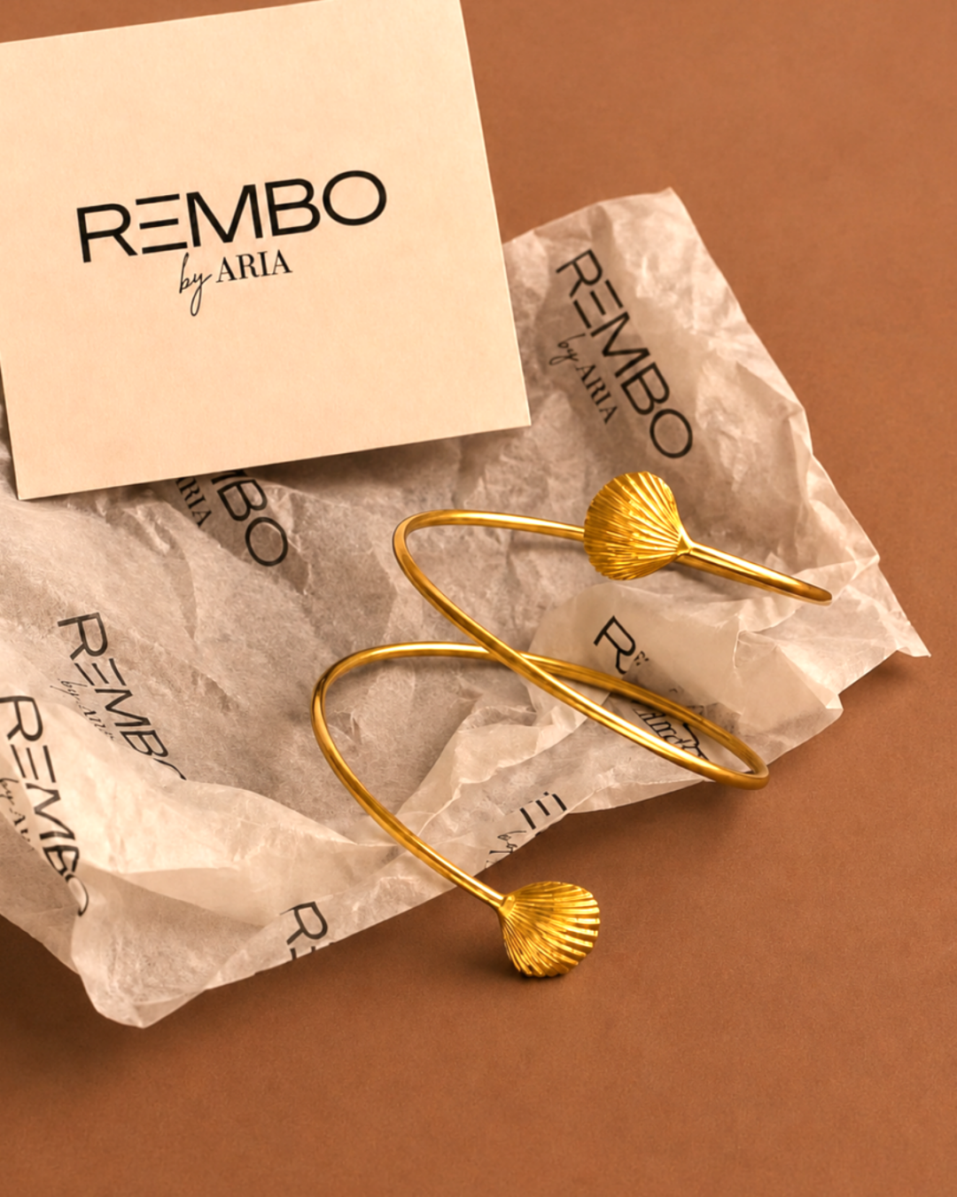 Bracelet de bras NAÏA – Bracelet de bras coquillage en bronze doré à l'or | REMBO by Aria