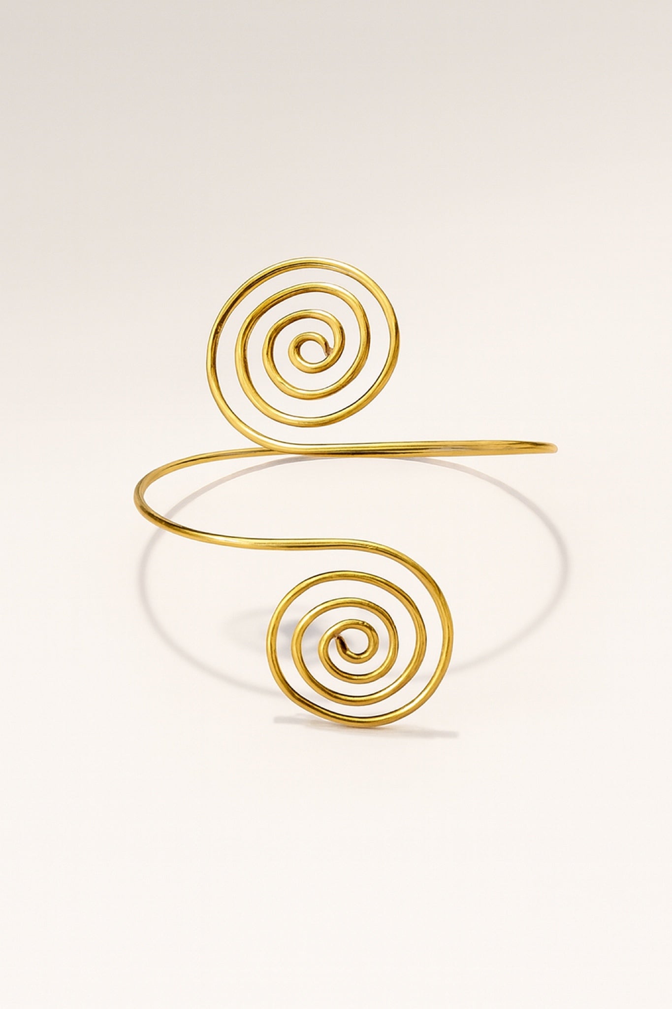 Brassard NALA — Manchette sculpturale en laiton doré