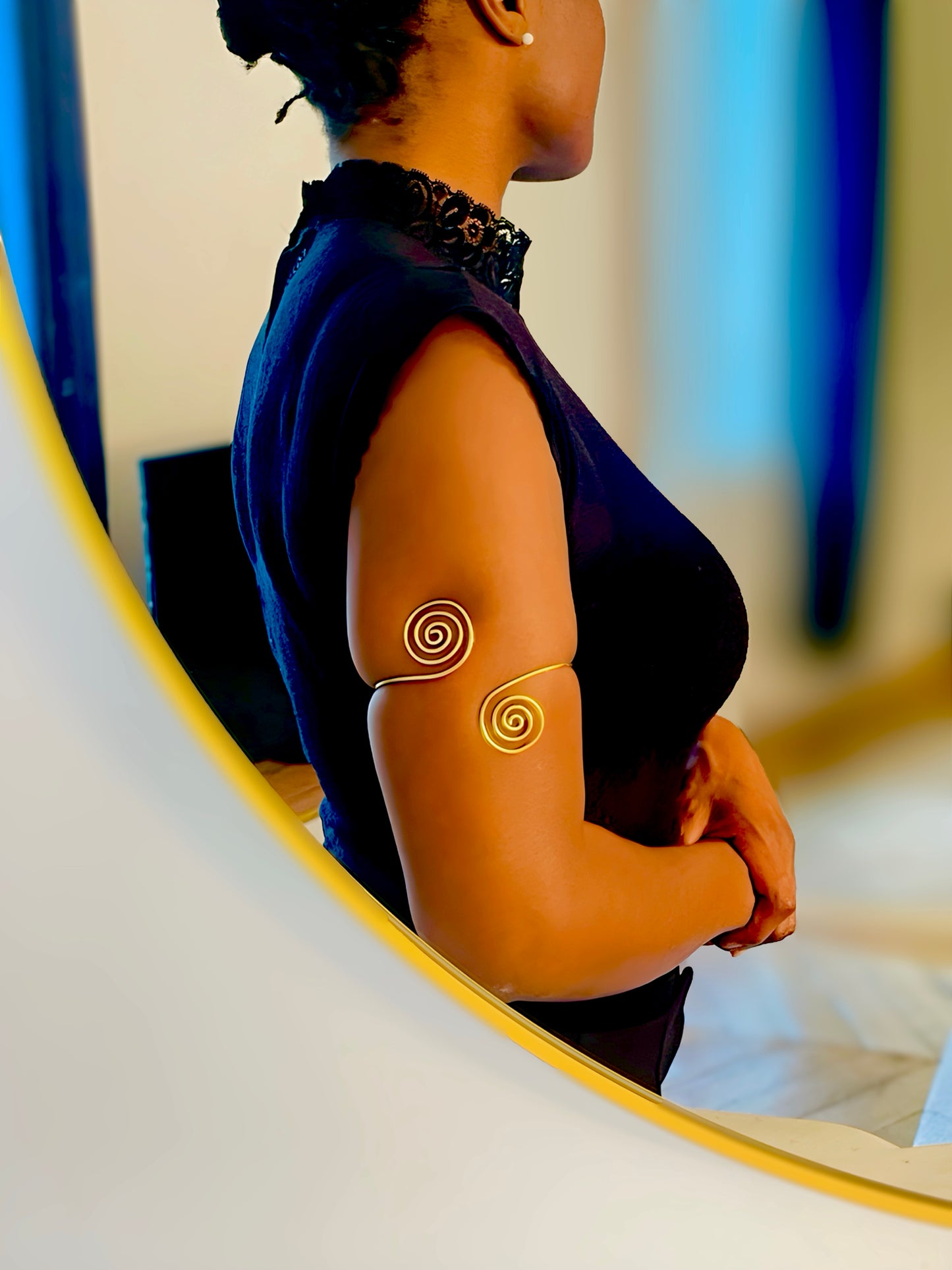 Brassard NALA — Manchette sculpturale en laiton doré