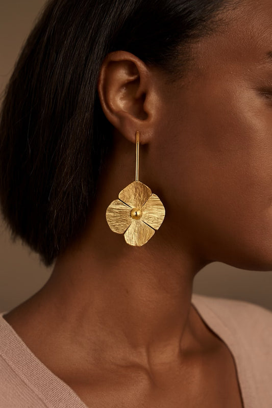 FLEUR D’OR — Boucles d’oreilles en laiton doré, faites main - REMBO by ARIA