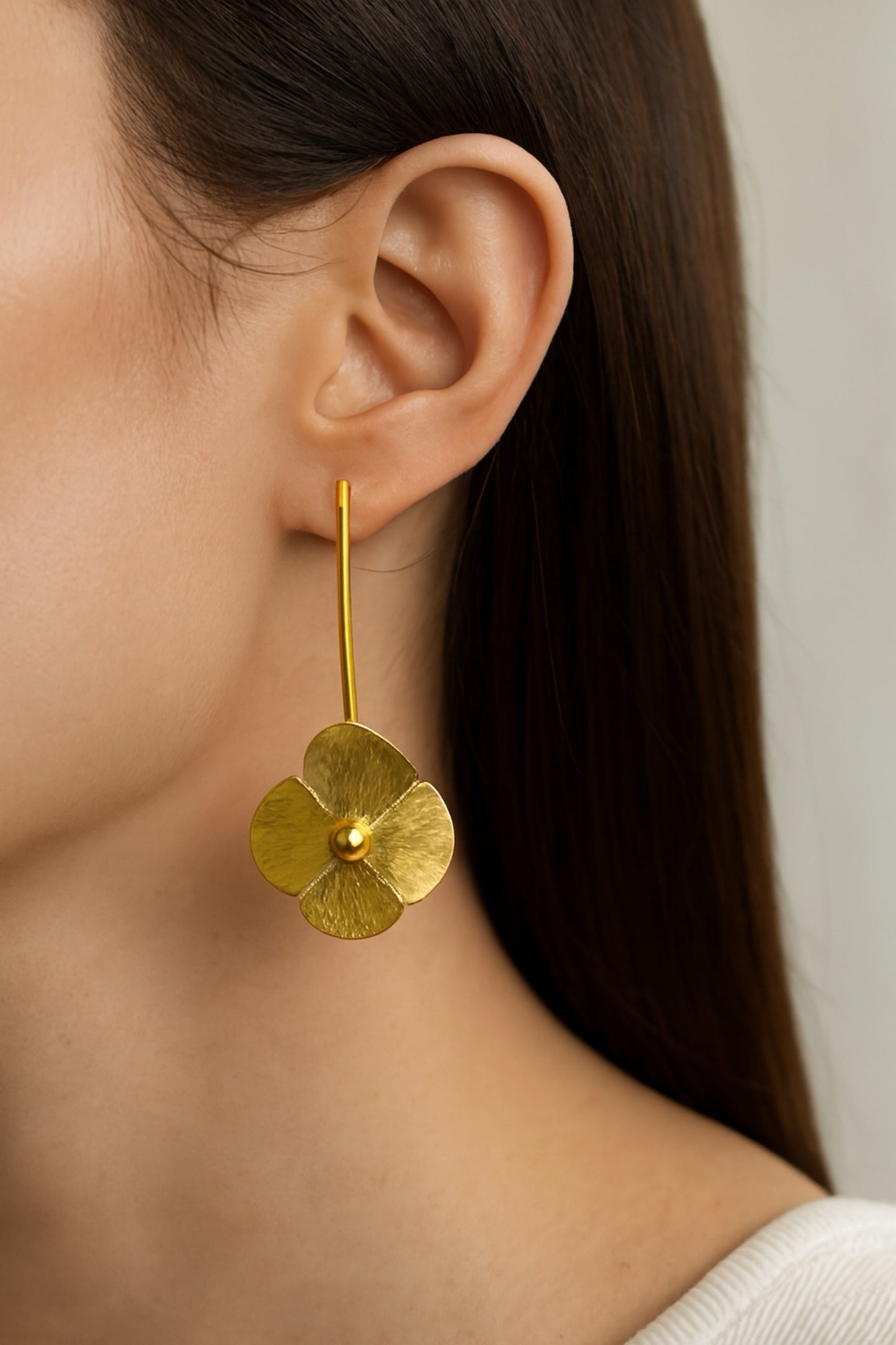 FLEUR D’OR — Boucles d’oreilles en laiton doré, faites main - REMBO by ARIA