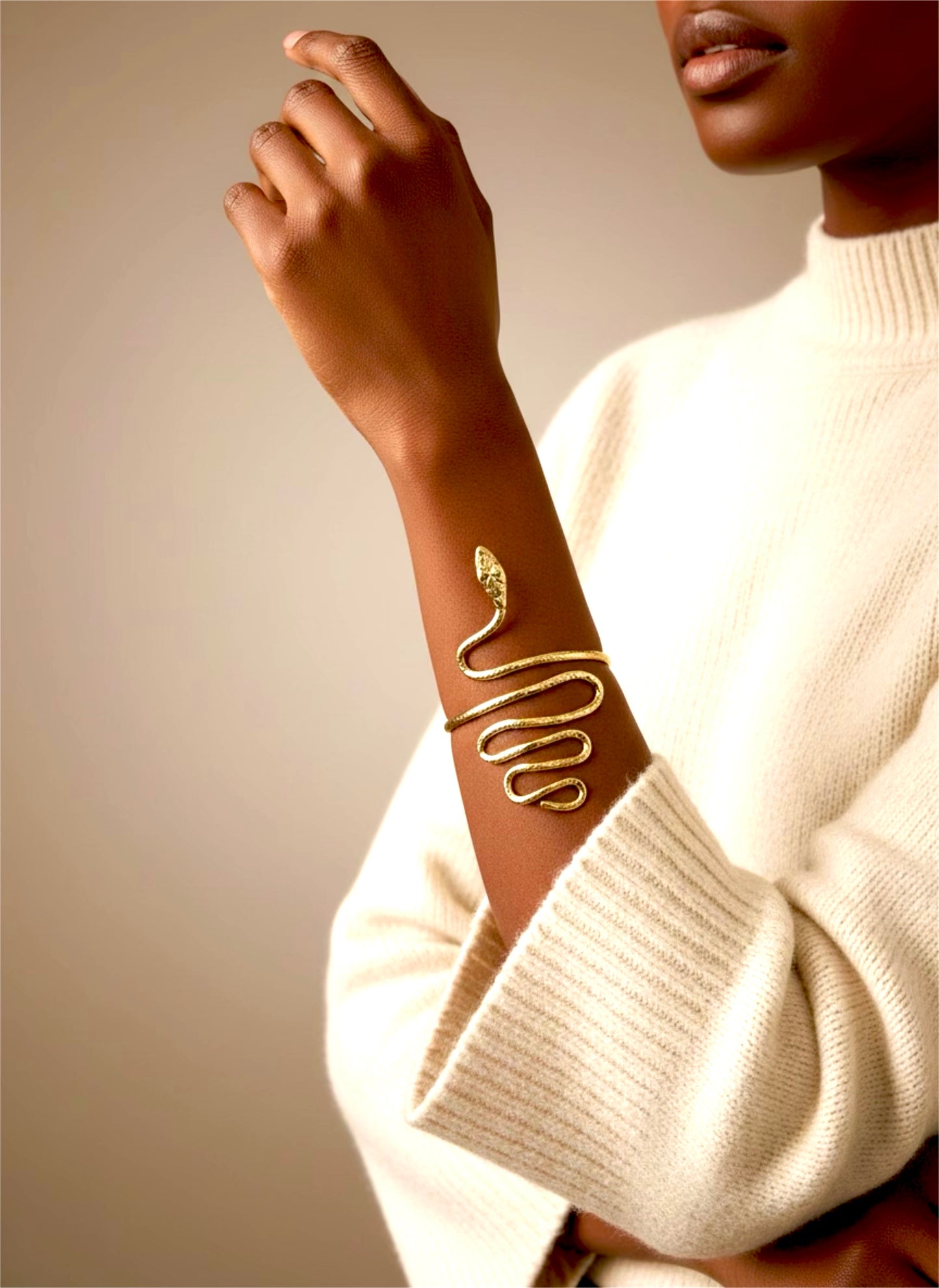 Manchette NAGA – Bracelet serpent en bronze & laiton doré | REMBO by Aria