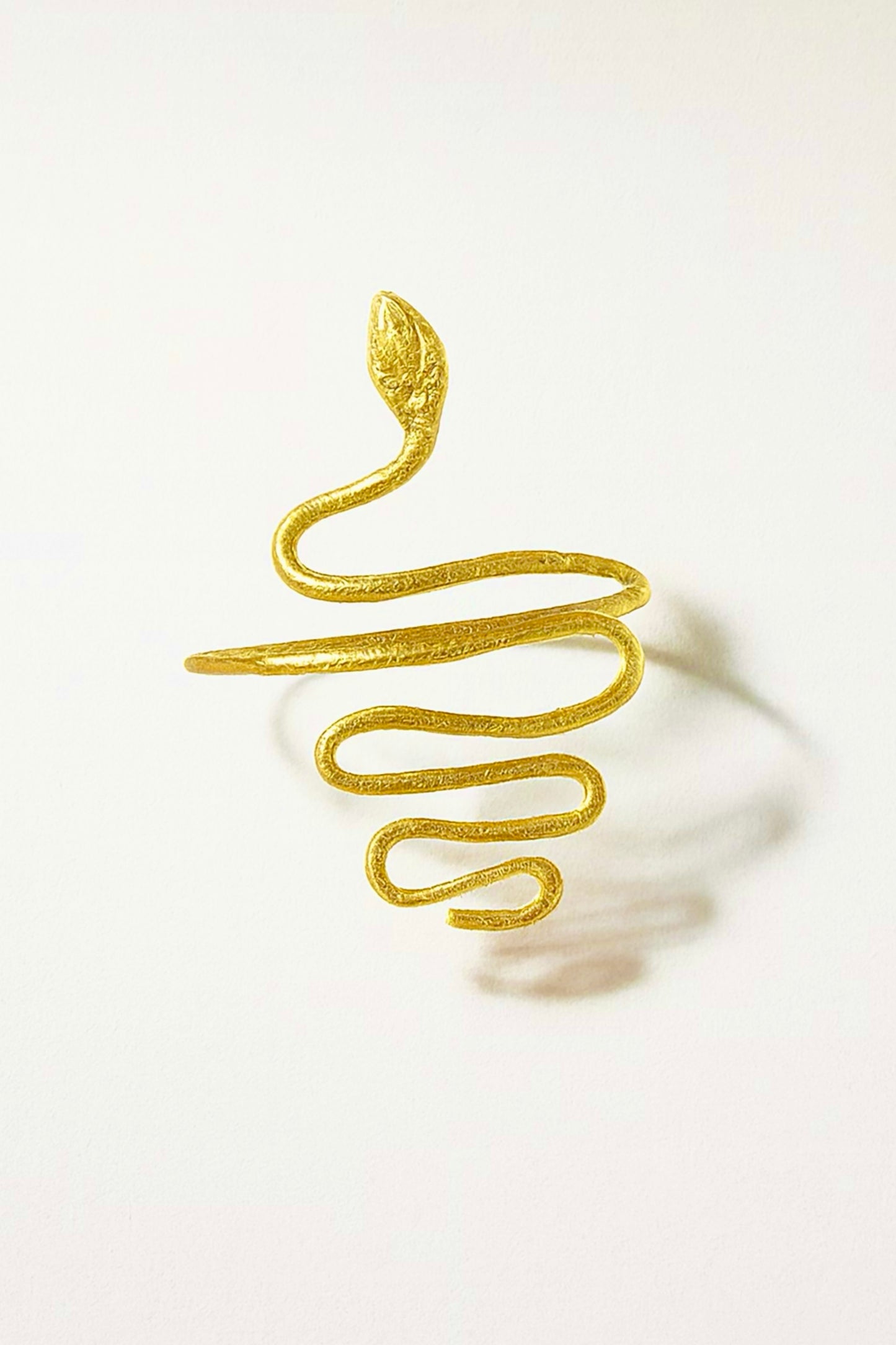 Manchette NAGA – Bracelet serpent en bronze & laiton doré | REMBO by Aria
