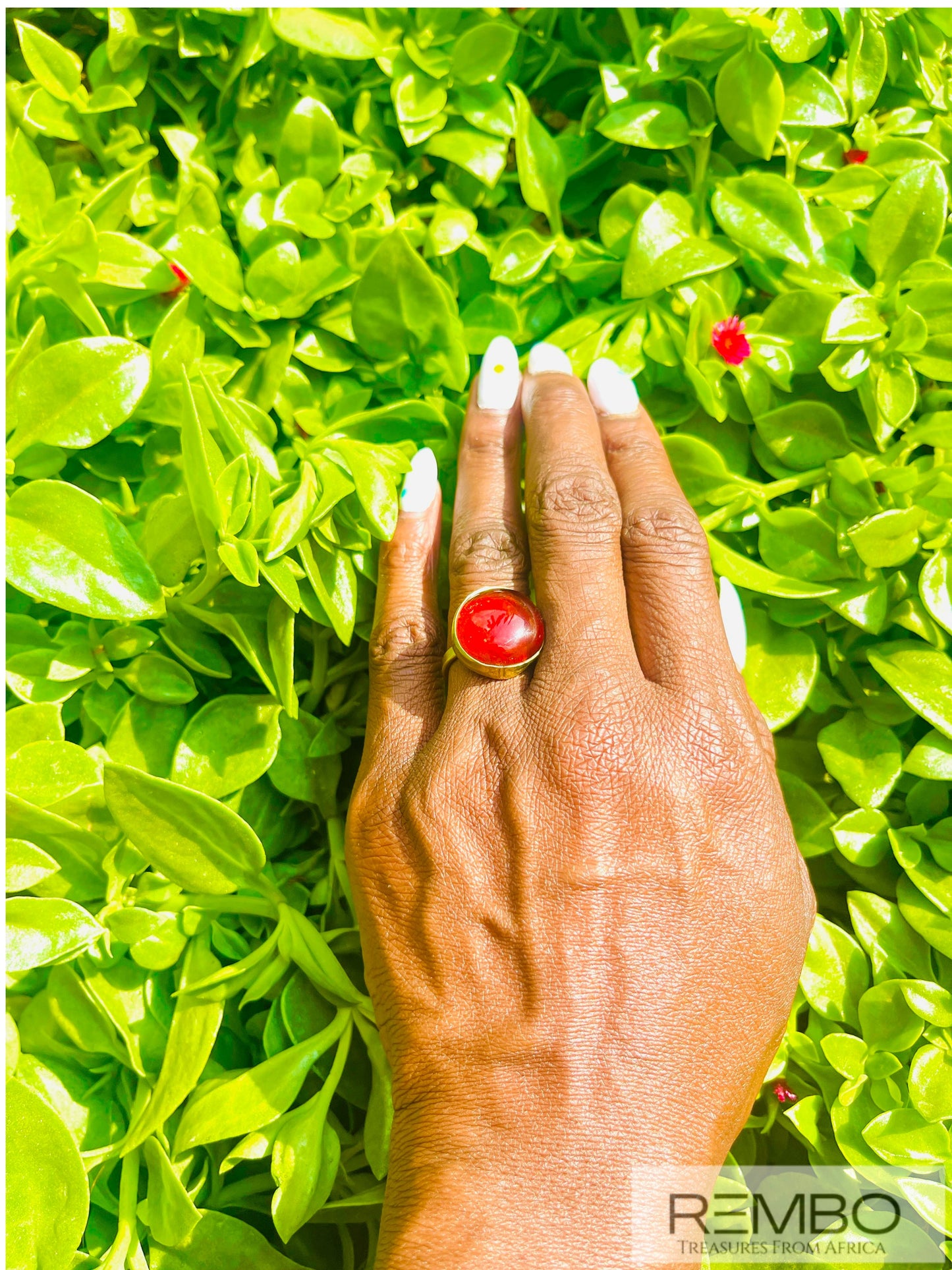 Rubis de Feu - Bague Rubis en Laiton Doré et Verre Artisanale du Kenya - REMBO