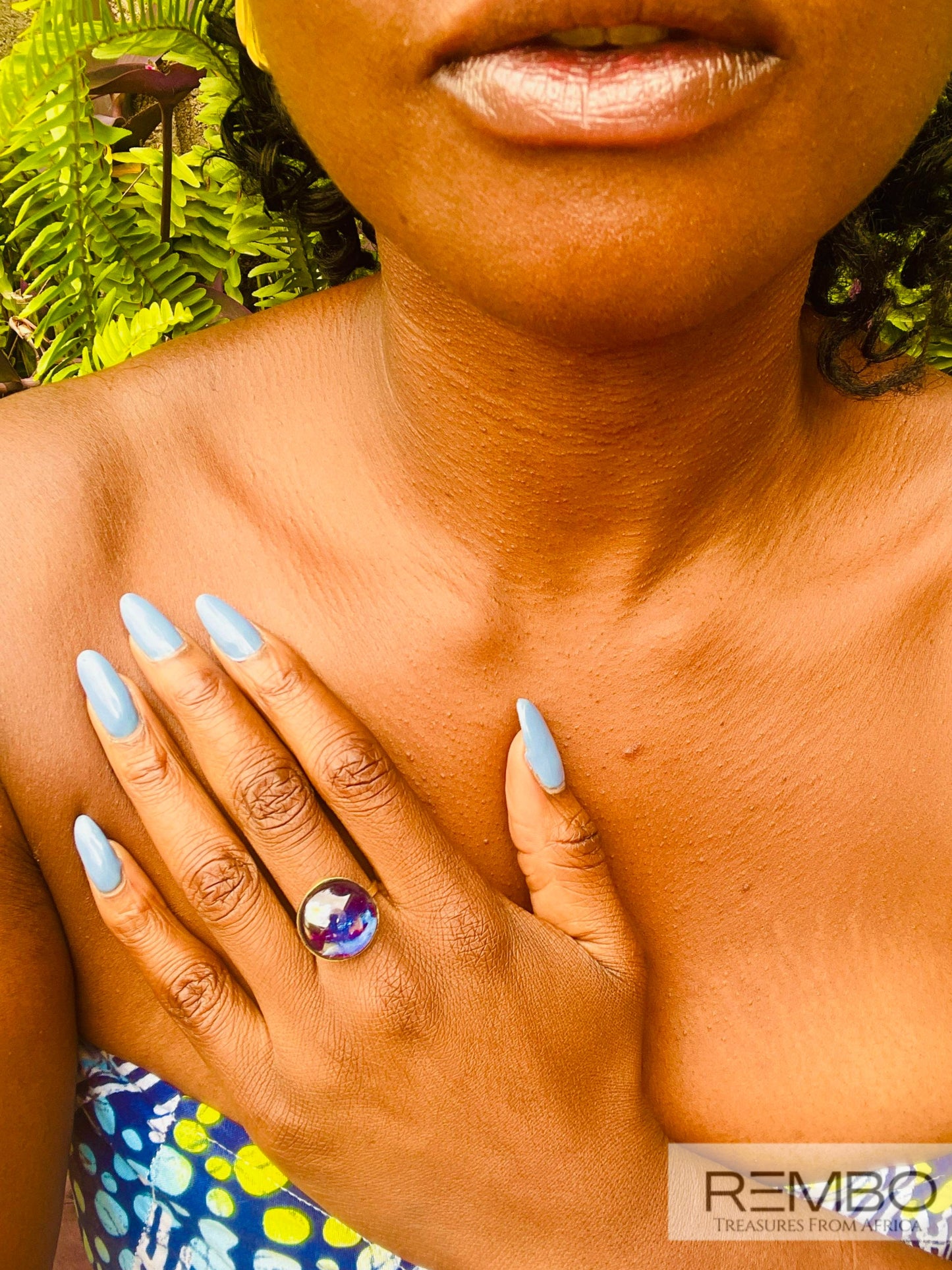 Sphère Nocturne - Bague Sphère en Laiton Doré et Pierre de Verre Artisanale du Kenya - REMBO
