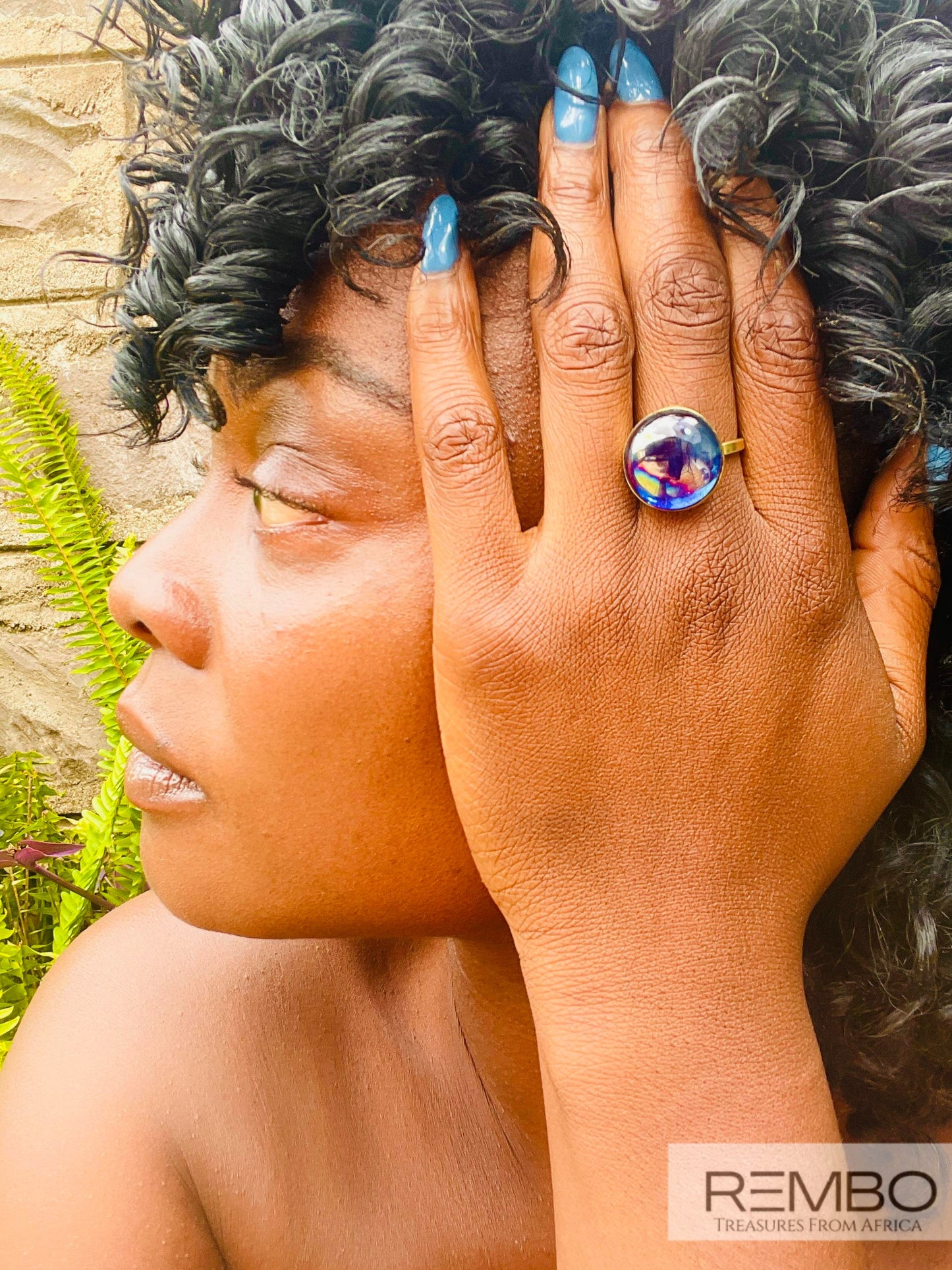 Sphère Nocturne - Bague Sphère en Laiton Doré et Pierre de Verre Artisanale du Kenya - REMBO