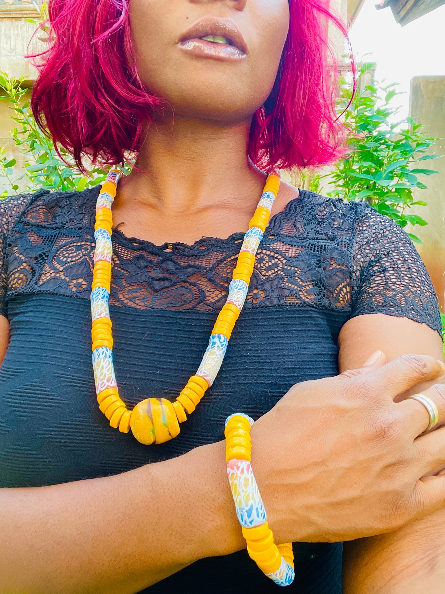 Parure Bracelet et Collier - Éclat de Verre Krobo - Nyornè Fie