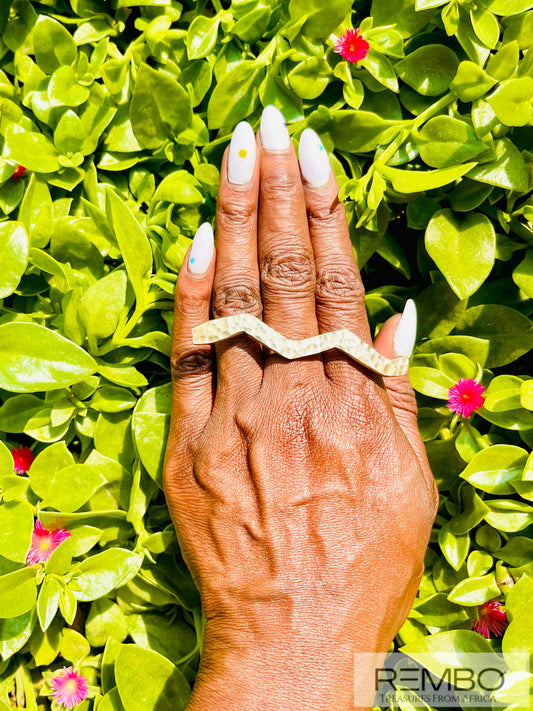 Ondulation Dorée - Bague Vague en Laiton Doré Artisanale du Kenya - REMBO