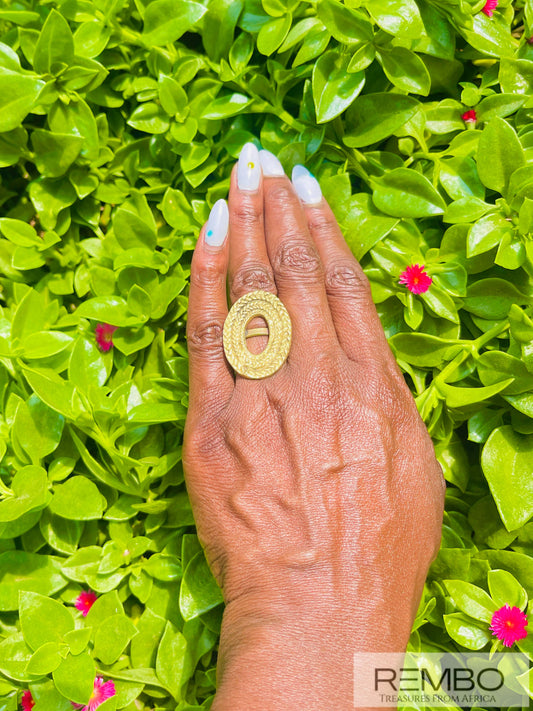 Ovale d'Or - Bague Ovale en Laiton Doré Artisanale du Kenya - REMBO