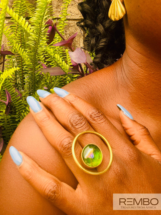Cosmique Emeraude - Bague Cosmos en Laiton Doré et Verre Artisanale du Kenya