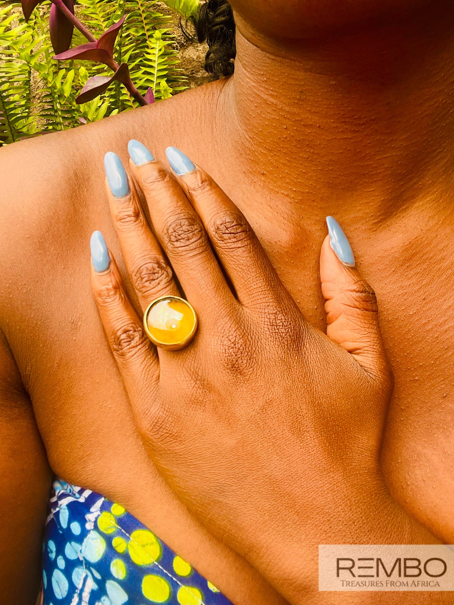 Lumière Dorée - Bague Sphère en Laiton Doré et Verre Artisanale du Kenya - REMBO