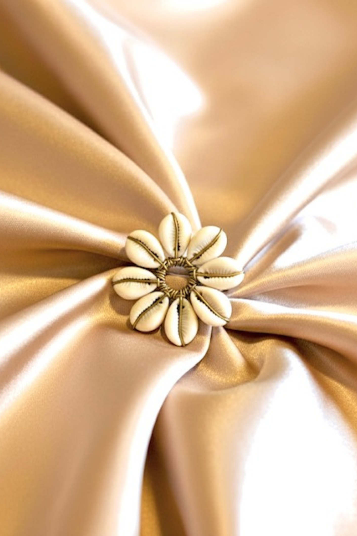 Fleure de Cauri – Bague dorée artisanale en laiton | REMBO by Aria